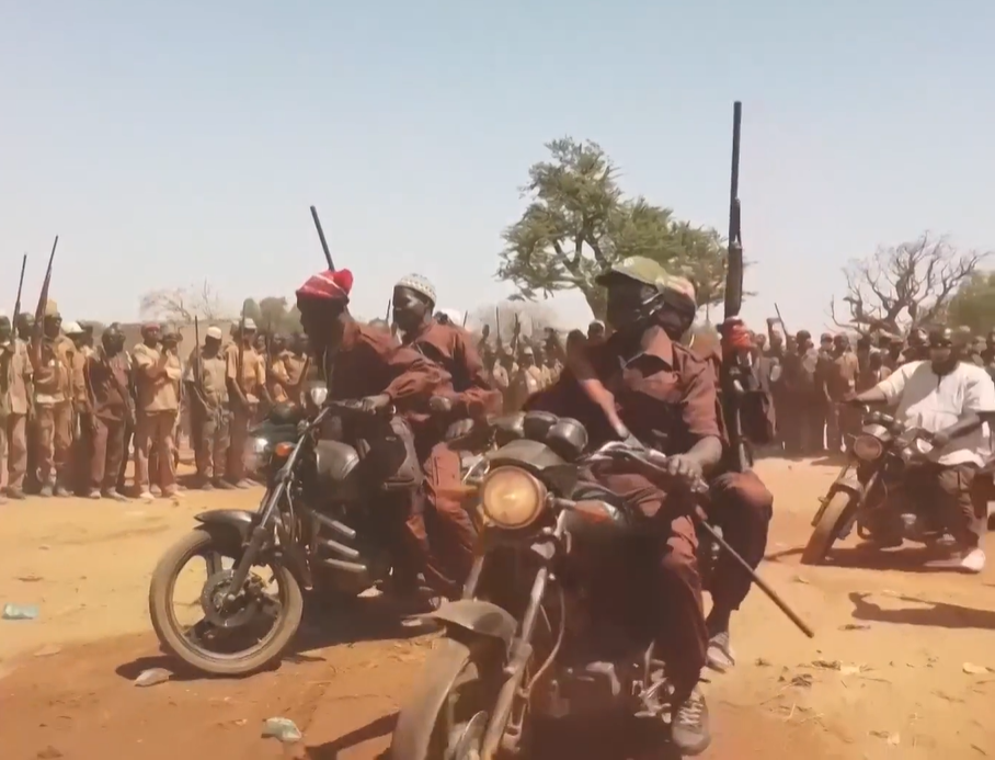 Jihadistien uhka on kasvattanut sotilasvallan suosiota Länsi-Afrikassa – Paluu demokratiaan voi viedä pitkään